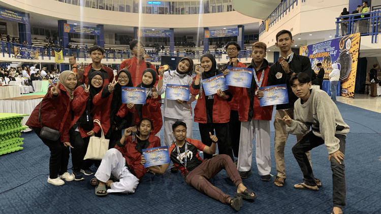 img prestasi Medali emas, perunggu, dan perak, [perisai-diri-1.png]