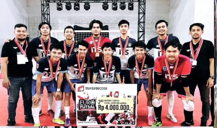 img prestasi Juara 3, [sepakbola-2.jpg]